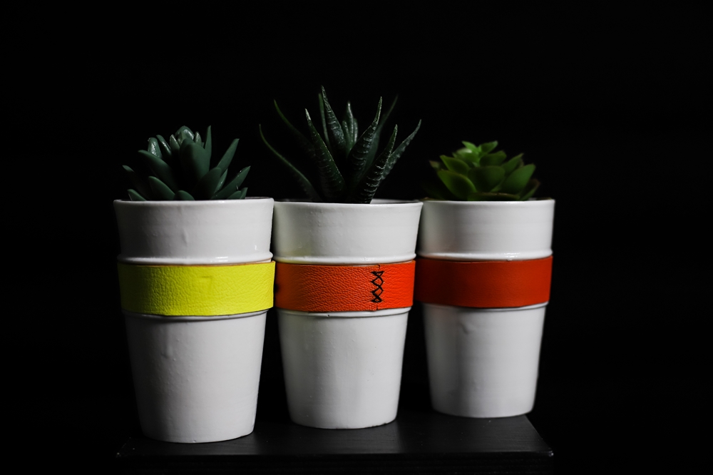 Twin Pots avec cuir rouge orange jaune porcelaine