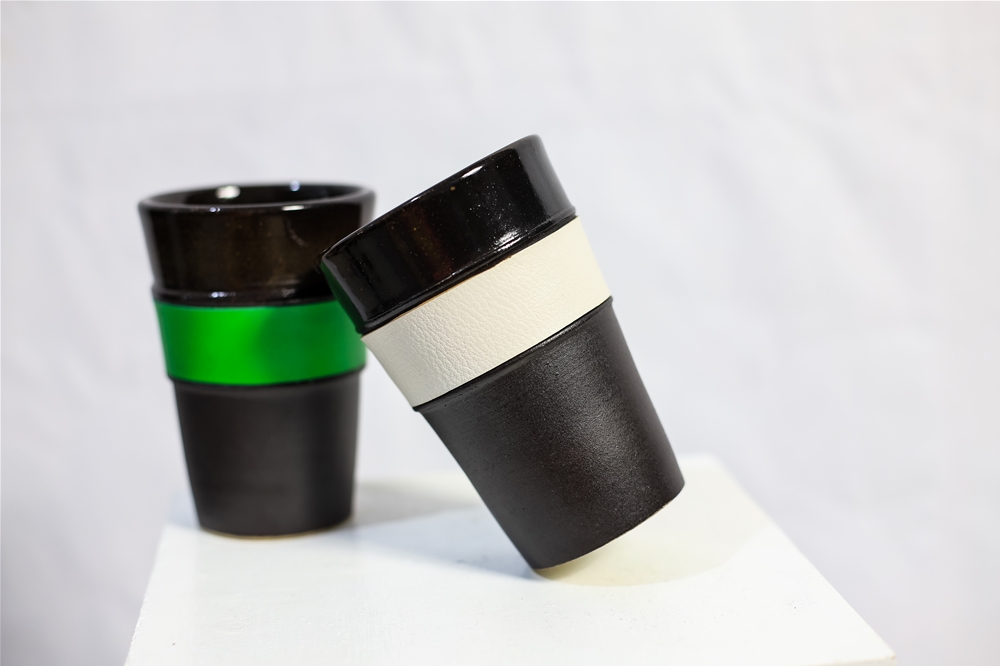 Tasse à thé avec cuir