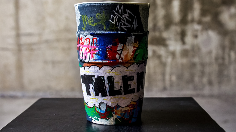 Tasse prototype série urbaine avec graffitis