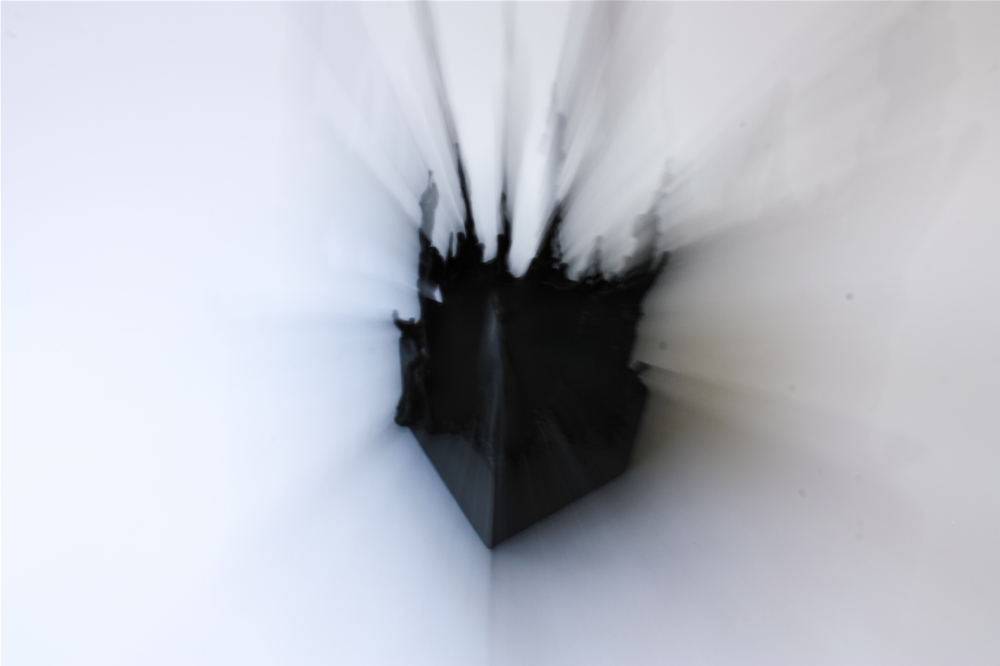 Flou de mouvement sculpture Evils Box